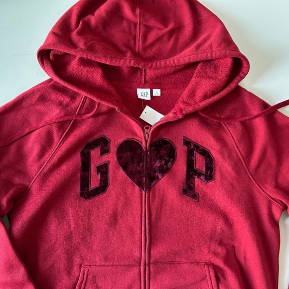 Gap Factory Logo Zip Valentine's Day Red Hoodie Sled Heart M - Picture 7 of 8
